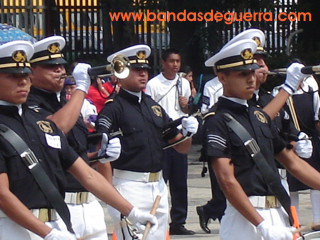 Bandas de Guerra y Escoltas - EL MANUAL DE ADEMANES Y TOQUES MILITARES. Si  es bien cierto, que la banda de guerra en México es una actividad en  conjunto de tipo musical