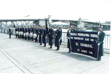 Banda de Guerra de la Preparatoria El Chamizal
de Ciudad Juarez, Chihuahua,
5 de Mayo del 2001 en la Ciudad de Portland Oregon, Estados Unidos
Cortesia de Carlos Alvarez Ornelas, Archivo 3 de Dian@ 